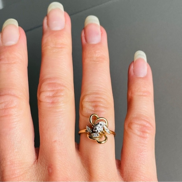 10k Yellow Gold Natural Diamond Swirl Design Vintage Ring - Picture 4 of 12